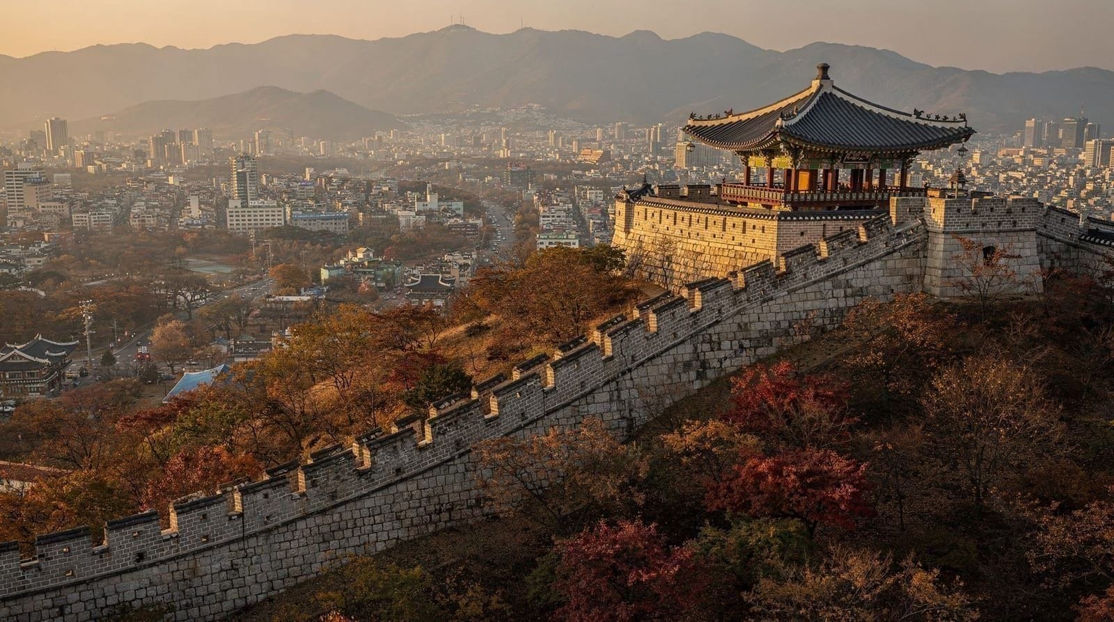 Suwon — la forteresse Hwaseong et le village populaire coréen en excursion